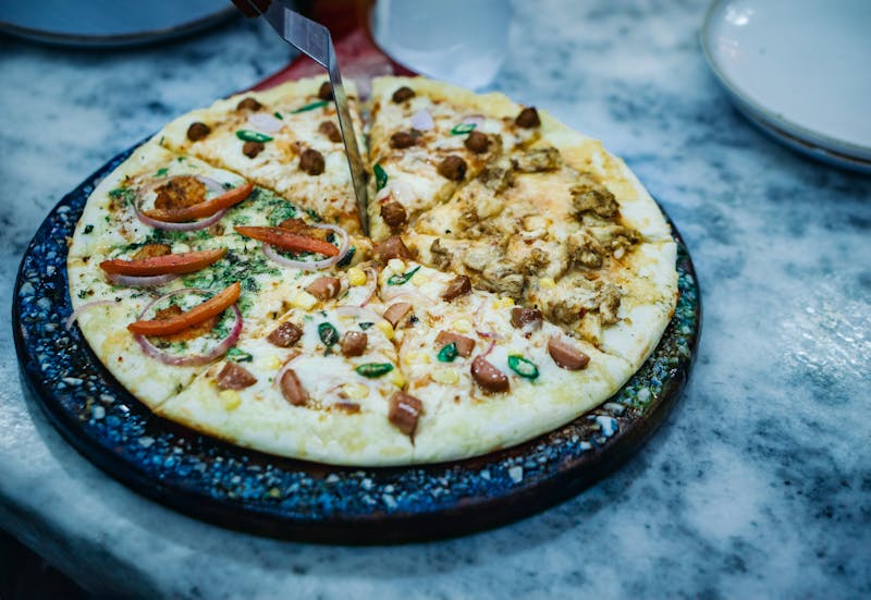 mod pizza truffle white sauce pie